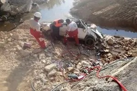 سقوط سمند به دره ۵۰ متری آتشگاه کرج/یک زن جان باخت، راننده مصدوم شد