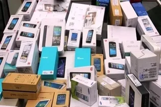 انحصار در واردات تلفن همراه با سازوکارهای وزارت صمت؛ گزارش دیوان محاسبات