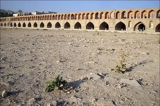 کاهش خروجی سد زاینده‌رود به دلیل کاهش ورودی آب