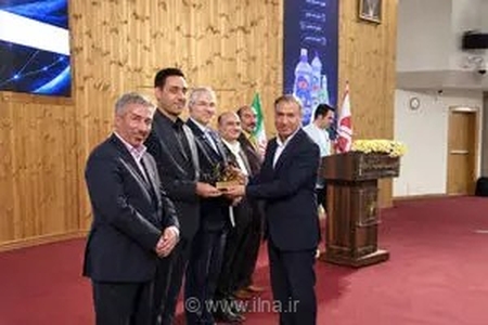 فولاد هرمزگان تندیس زرین اجلاس سراسری رضایتمندی مشتری را کسب کرد