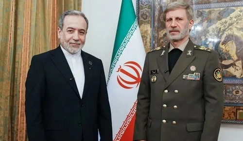 تسلیت فرمانده کل ارتش به وزیر امور خارجه در پی درگذشت خواهرش