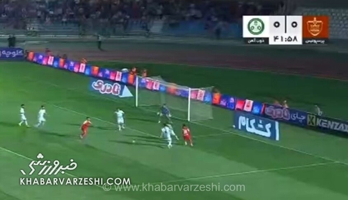 گلزنی علی علیپور؛ پرسپولیس در نیمه اول مقابل ذوب آهن پیش افتاد