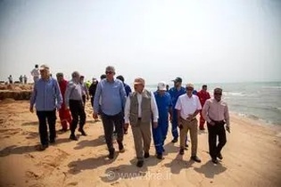 ادامه پاکسازی ساحل شیب دراز قشم با افزایش توان عملیاتی