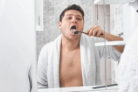 چرا صبح‌ها بوی بد دهان داریم؟