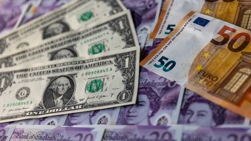 کاهش قیمت دلار و یورو در بازار امروز شنبه ۴ مهر