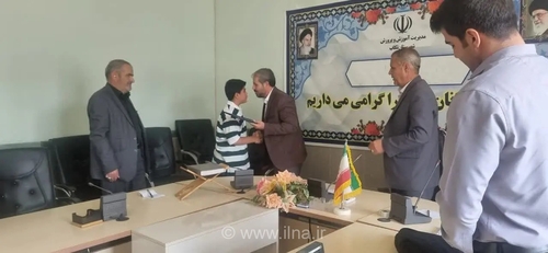 تقدیر از دانش‌آموز تکابی پس از دلنوشته‌ای به مناسبت چهلم رهبر انقلاب
