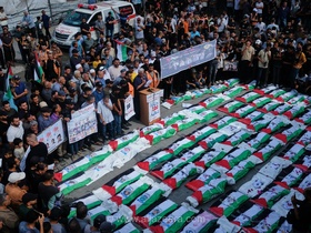فلسطینیان در غزه پیکر 100 قربانی زیر آوار را به خاک می‌سپارند