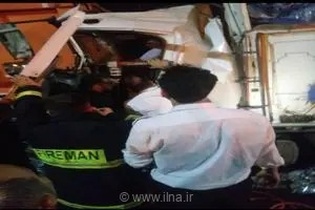 عملیات نفس‌گیر آتش‌نشانان شوش برای نجات راننده محبوس در کابین خودروی سنگین در محور اهواز