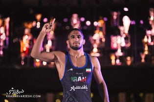 رحمان عموزاد با پیروزی‌های متوالی به مرحله یک‌چهارم نهایی صعود کرد