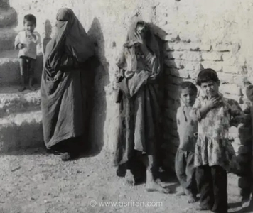 تصویری تماشایی از معماری عجیب یک خانه در دامغان؛ پلکان باریک و بی‌حفاظ در سال ۱۳۱۱ شمسی