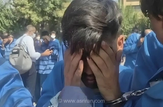 سارق ۱۲۰ گوشی در تهران: مردم کمتر از موبایل در خیابان استفاده کنند!