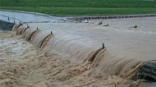 بازگشایی جاده‌های روستایی مسدود شده در شرق گلستان