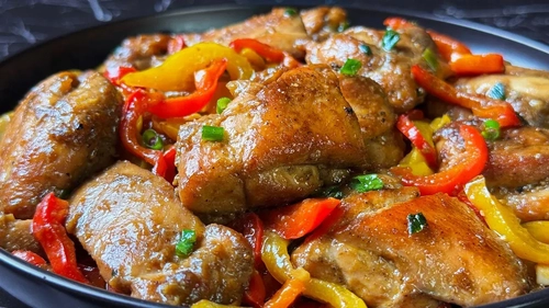 طرز تهیه مرغ و فلفل دلمه‌ای در یک ماهیتابه