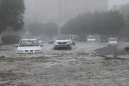 بارش باران و وزش باد در اهواز