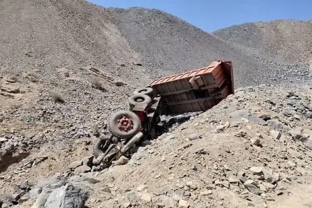واژگونی کامیون زغال‌سنگ در کوهبنان؛ جان باختن یک کارگر