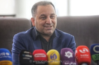 جنجال در نشست خبری فدراسیون فوتبال؛ امیرمهدی علوی از خبرنگاران خواست واژه حق انتقاد را به کار نبرند