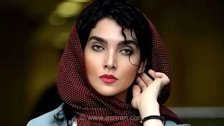 سارا رسول‌زاده روی صحنه می‌رود