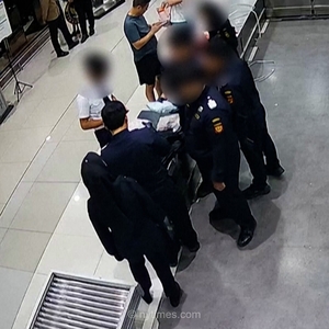 بازداشت خلبان مالزیایی در اندونزی به اتهام قاچاق ۵۵ پوند مواد مخدر صنعتی و تست مثبت اکستازی و کوکائین