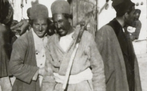 تصویری قدیمی از بازار تهران در سال 1304