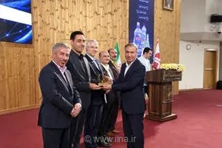 فولاد هرمزگان تندیس زرین اجلاس سراسری رضایتمندی مشتری را کسب کرد