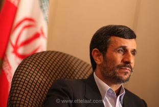 گزارش نیویورک تایمز از ماجرای پلیسی انتقال احمدی‌نژاد به خانه امن موساد در تهران؛ آیا محمود مهره اسرائیل است؟