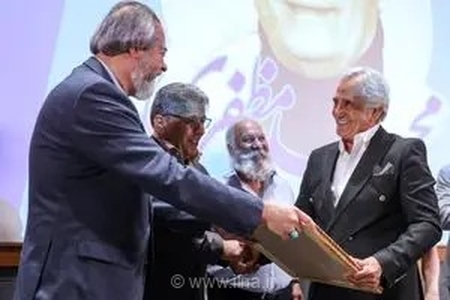 اهدای گواهینامه درجه یک هنری به مجید مظفری، بازیگر پیشکسوت