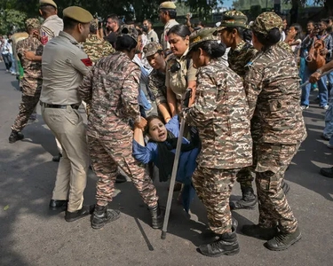بازداشت رهبر جنبش سوسک جانتا در دهلی‌نو پیش از تظاهرات