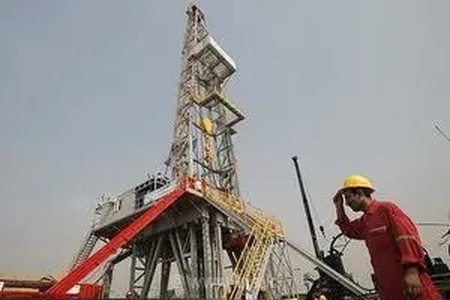 گلایه کارگران حفاری انرژی دانا از معوقات مزدی/ وضع تغذیه در دکل‌های دهلران نامناسب است
