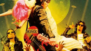 گروه پانک Guitar Wolf با فیلم 'Wild Zero Overdrive' توشیرو تاکهچی در بازار سرمایه东京 گپ باز می‌گردد