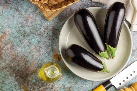 ترفندی ساده برای پوست‌کنی آسان و سریع بادمجان کباب‌شده