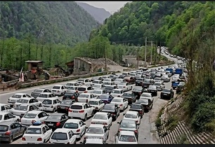 ترافیک سنگین در محورهای کندوان، هراز و سوادکوه؛ محدودیت‌ها از ساعت ۱۵