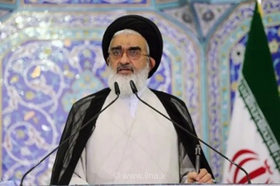 امام جمعه قم: تفرقه در جهان اسلام، فرصت نفوذ دشمن را فراهم می‌کند