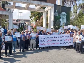 تجمع کارگران شاغل و بازنشسته شرکت شفارود در برابر استانداری گیلان/ زمین‌هایمان را می‌خواهیم