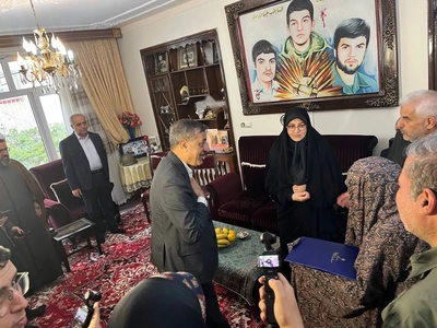 دیدار معاون رئیس‌جمهور با خانواده شهیدان محمدپور صبور در آذربایجان شرقی