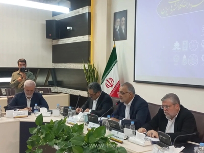 لزوم تقویت منابع مالی و حمل‌ونقل ریلی در کلانشهرها از نگاه شهردار شیراز