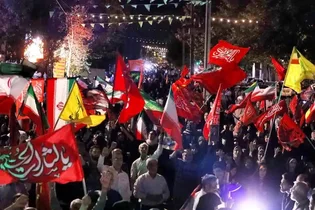 نمایش پرچم حزب الله در گرامی‌داشت سالگرد شهادت سید مقاومت