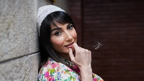 استایل شلوار گشاد سمیرا حسن‌پور در پشت صحنه تئاتر «هنوز زنده‌ایم» (+عکس)