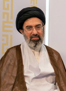 انتشار عکس جدید از رهبر انقلاب به مناسبت روز پرستار