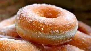 طرز تهیه دونات سیب خانگی با بافتی نرم و لطیف