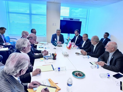 دیدار رئیس‌جمهور پزشکیان با نخست وزیر پاکستان در حاشیه مجمع عمومی سازمان ملل