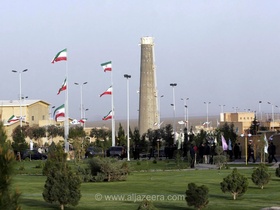 شورای حکام آژانس بین‌المللی انرژی اتمی ایران را به دلیل عدم رعایت برنامه هسته‌ای به شورای امنیت سازمان ملل گزارش کرد