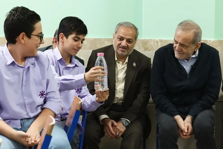 رئیس جمهور در جمع دانش‌آموزان: پیشرفت موشکی به برکت آموزش و پرورش