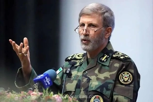 فرمانده کل ارتش: با اقتدار از استقلال و امنیت کشور دفاع می‌کنیم و تا ۲۰ نسل می‌جنگیم