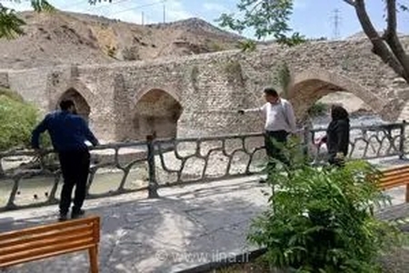 عملیات اضطراری برای نجات پل تاریخی جاجرود؛ مهار تخریب پایه پل در پی تخلیه آب سد لتیان