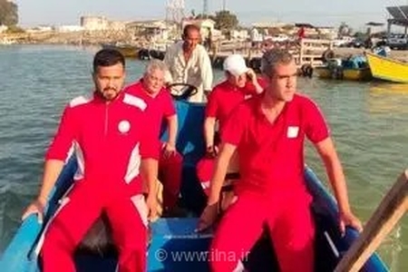 عملیات ضربتی بالگرد هلال‌احمر برای مهار آتش‌سوزی در جزیره آشوراده؛ پشتیبانی هوایی از نیروهای امدادی