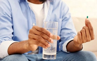 مصرف همزمان دارو با چای و قهوه: کدام نوشیدنی‌ها مضر هستند؟