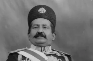 عکس مشترک نوه ناصرالدین شاه و سردار بختیاری در یک قاب