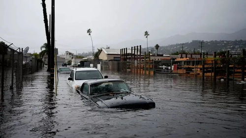 سیلاب در مکزیک خودرو‌ها را به دریا کشاند