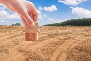 تخصیص ۱۲ قطعه زمین مسکونی به ارزش بیش از ۳۵۰ میلیارد تومان به شهرداری فرادنبه