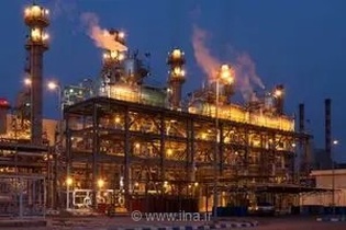 وعده فرمانده قرارگاه خاتم‌الانبیا برای بهره‌برداری از پالایشگاه جدید تولید بنزین در مجاورت ستاره خلیج فارس تا پایان سال